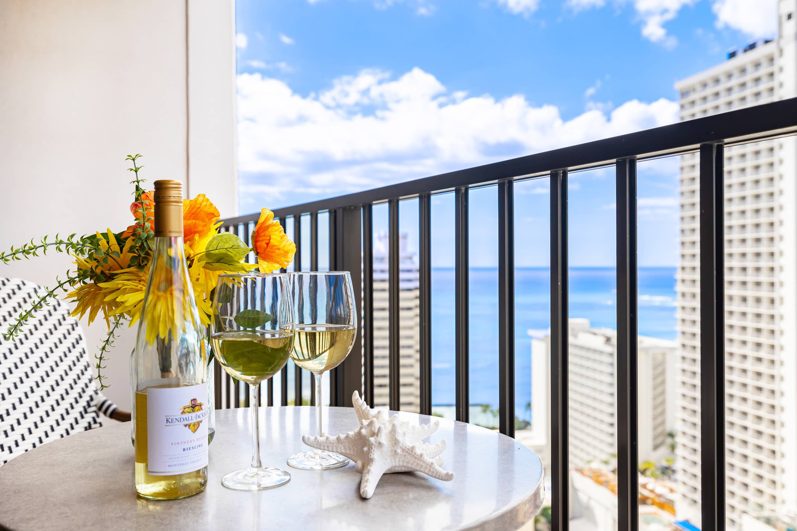 Condo in Honolulu · ★4.91 · 1 bedroom · 2 beds · 1 private bath - Image 20
