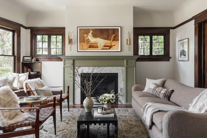 Fully Licensed Downtown Craftsman with 6 Bathrooms