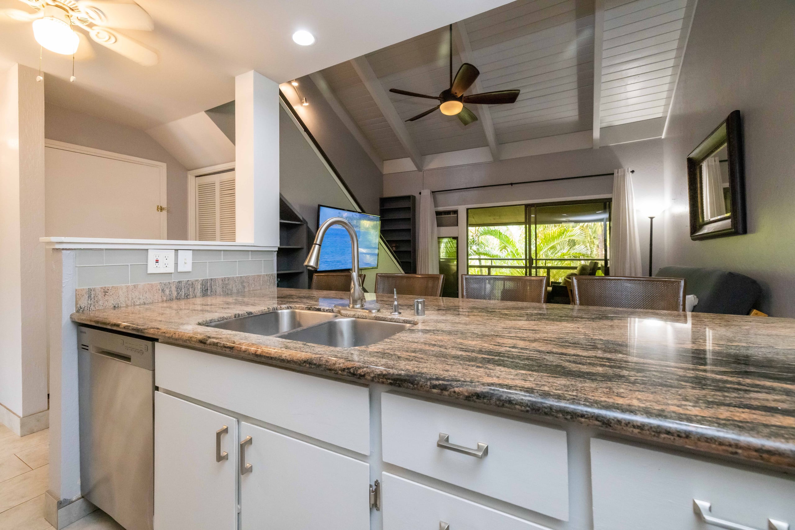 Popular Kihei 6 guests  2BR/2Baths 3 Beds/2Airbeds - Image 6