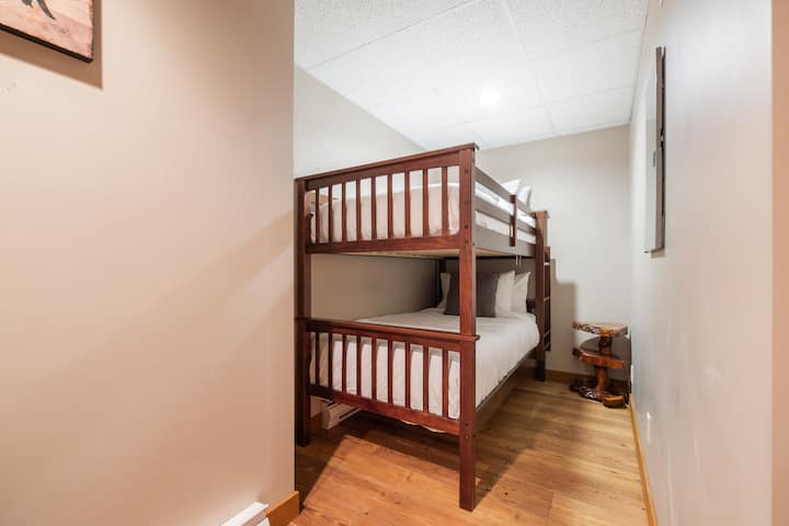 Den: Twin over twin bunk bed