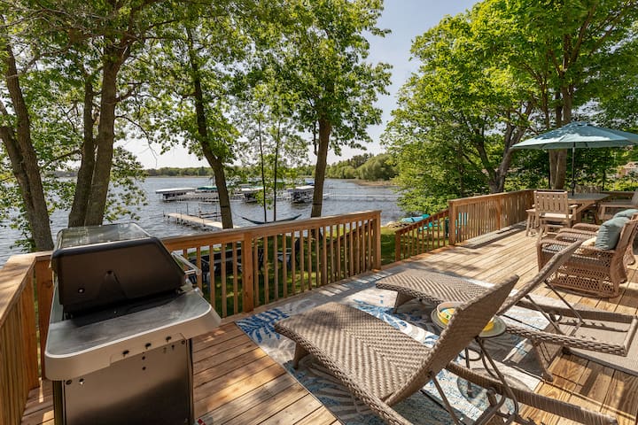 Tons of Games! 4 Person Boat, Kayaks, Great Bay!