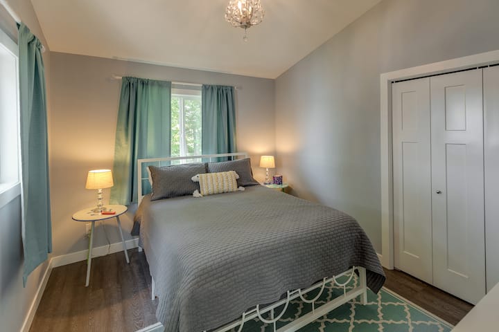 Habitación 2 con cama tamaño queen. 