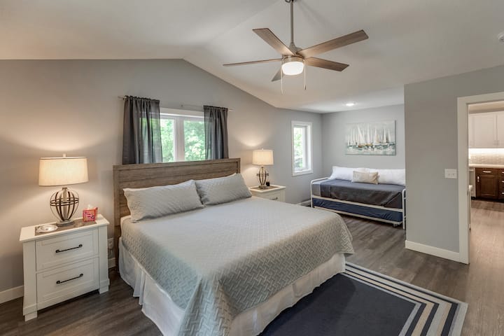 Dormitorio principal y baño 