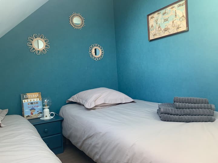 Spavaća soba s dva kreveta u 90 cm