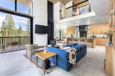Modern Sophistication Bathed in Natural Light