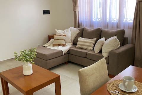 Spacious  Apartment near Wineries & Shopping