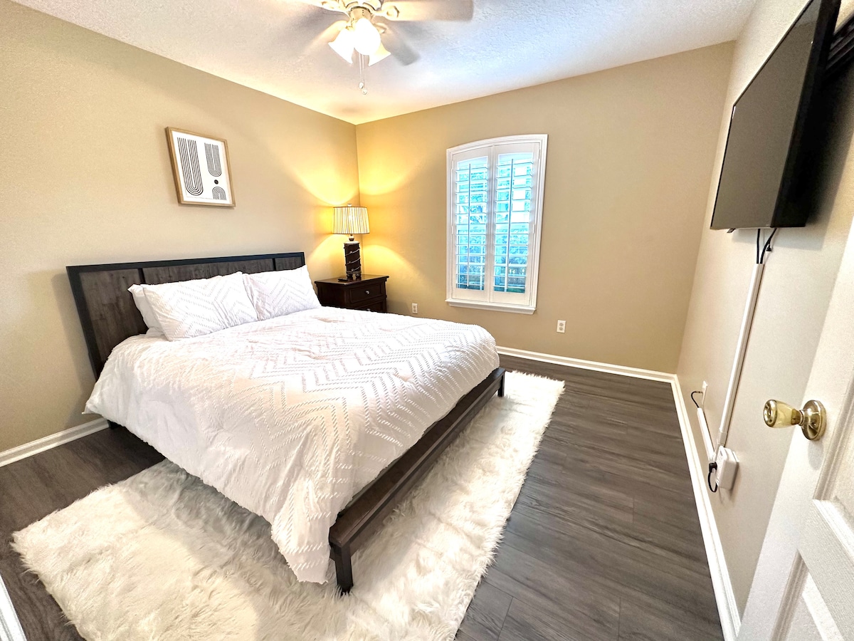 Second Queen size bedroom with TV