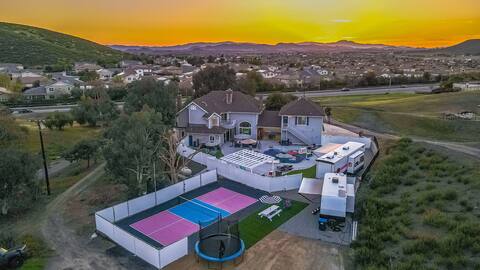 Retro Ranch-10bd-Pool-Hot Tub-Games-Pickleball