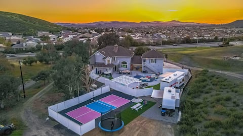 Retro Ranch-10bd-Pool-Hot Tub-Games-Pickleball