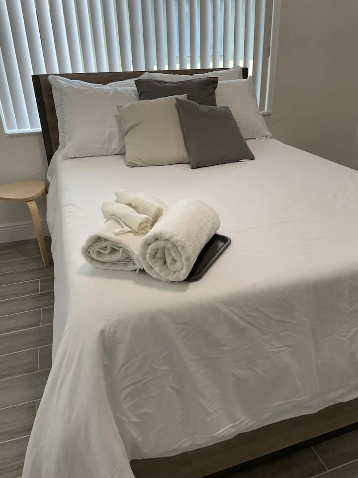 Საძინებელი №2 ძალიან მყუდრო და კომფორტულია