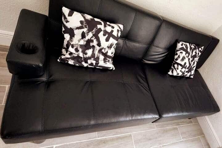 Ტყავის ფუტონის დივანი - გადაიქცევა საწოლად
(დამატებითი საწოლი სტუმრისთვის)