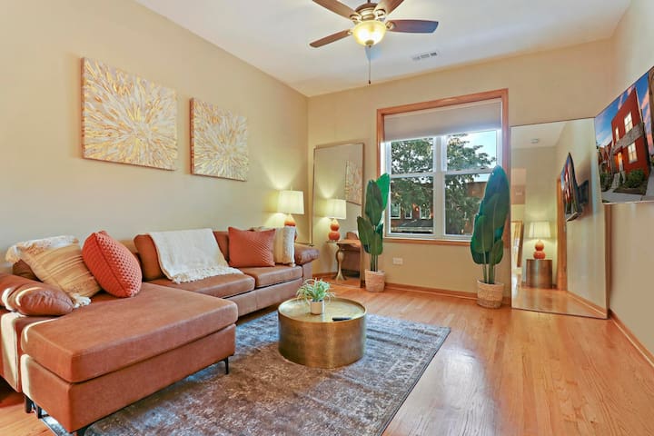 Cozy Irving Park 5BR Home – by O’Hare & Downtown