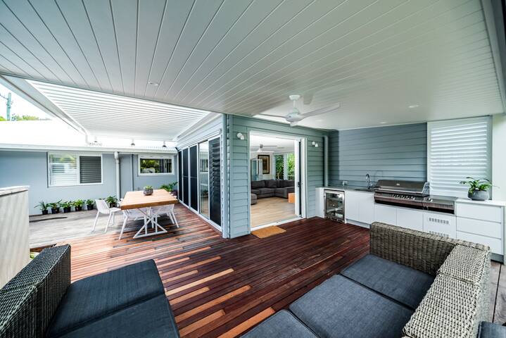 Noosa Heads, Family Entertainer – Inground Pool gallery image 4