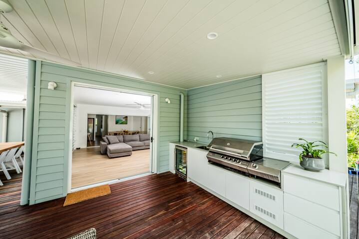 Noosa Heads, Family Entertainer – Inground Pool gallery image 3