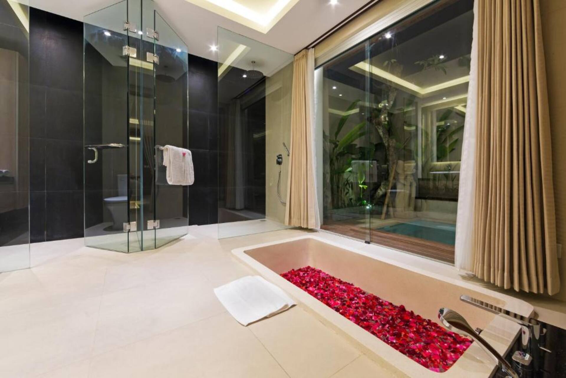 Tranquil Poolside Nook Private Villa in Seminyak 3