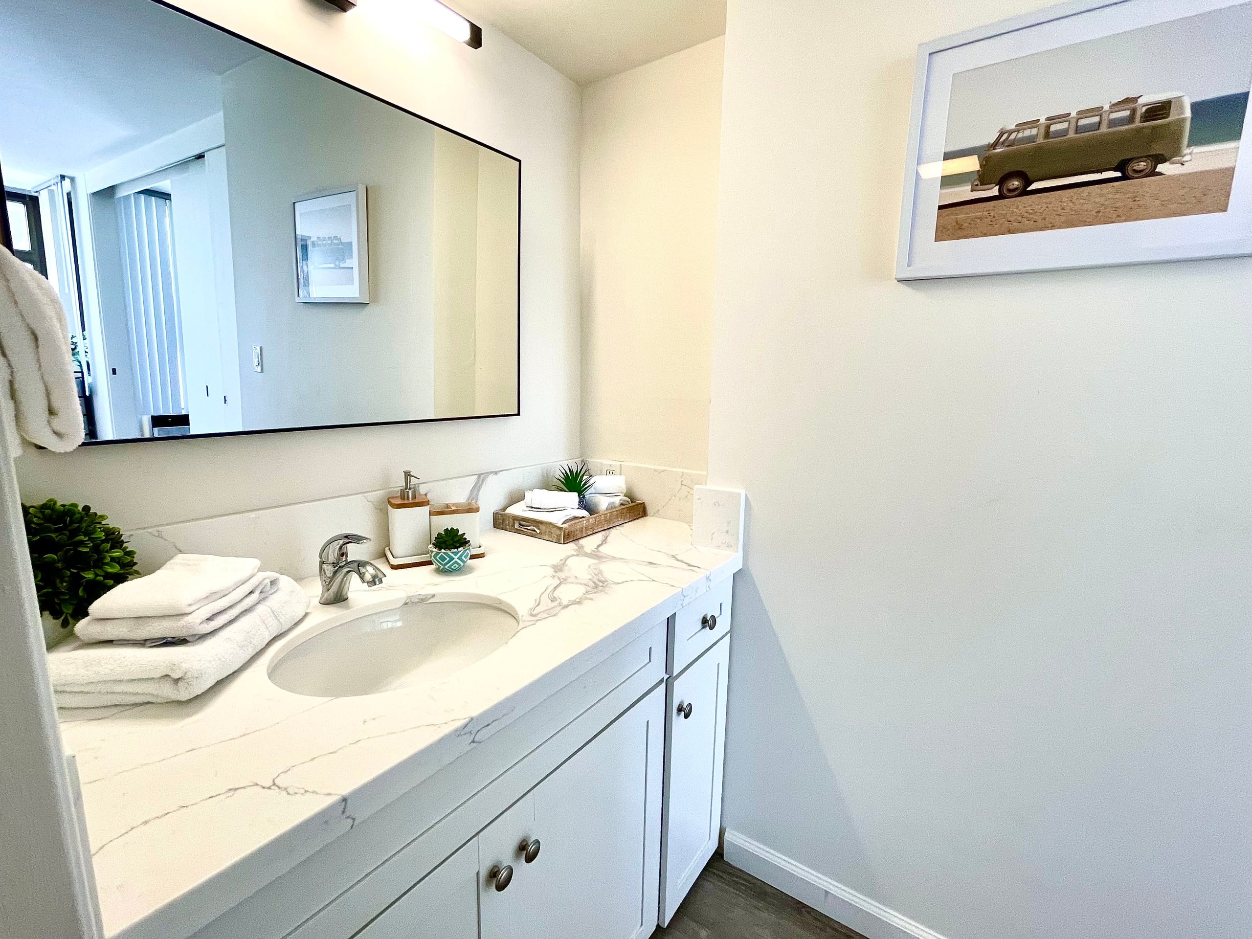 32th FL Lovely Ocean View w/ FREE parking - Image 14