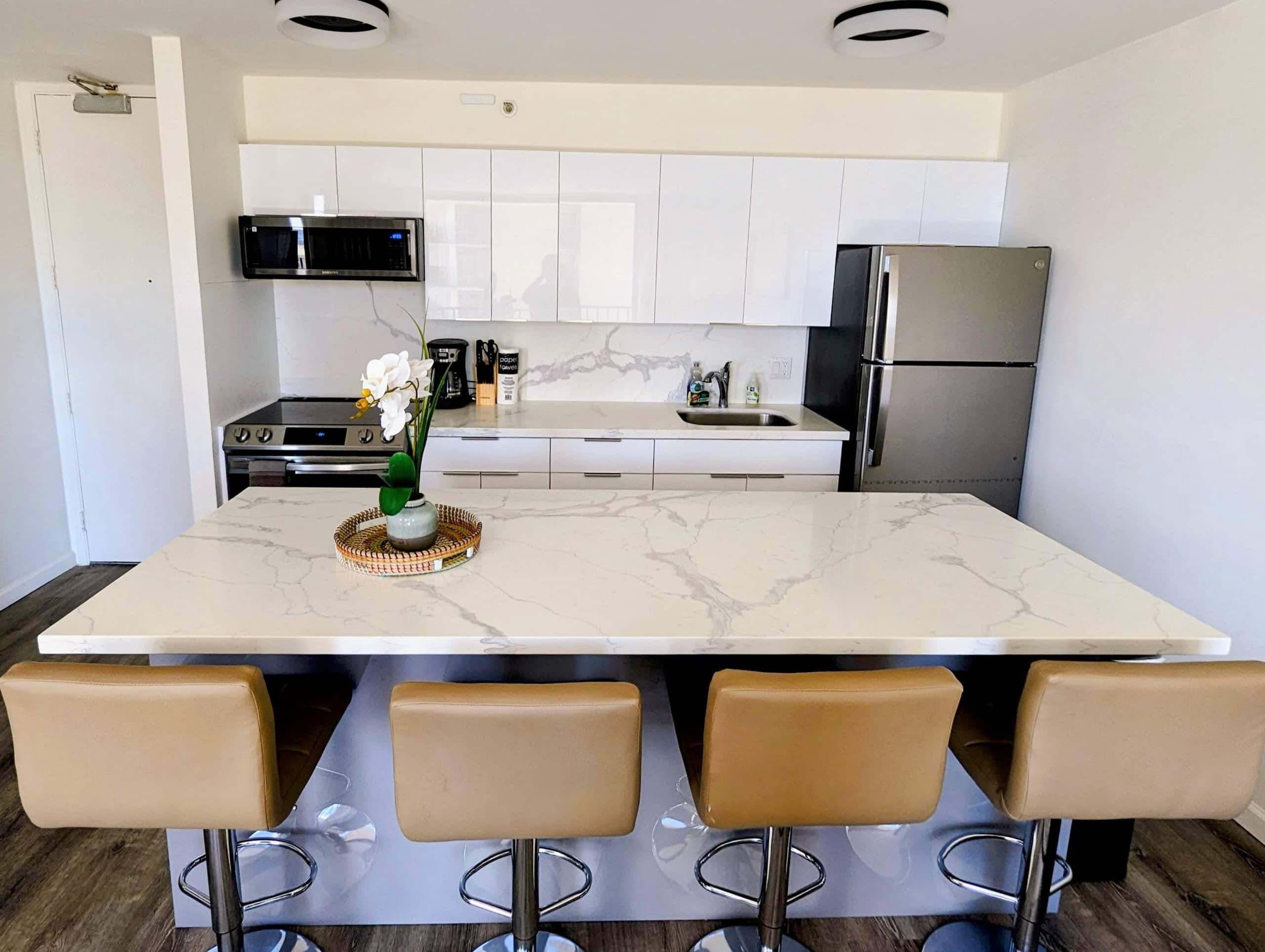 32th FL Lovely Ocean View w/ FREE parking - Image 9