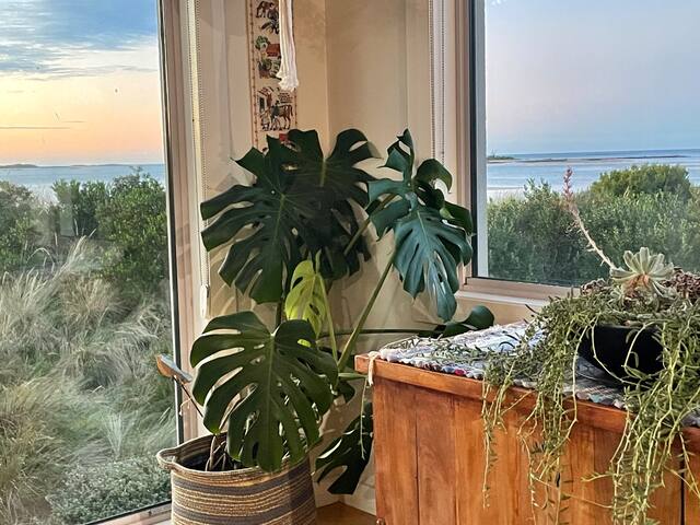 The Dunes 4 bedrooms. Amazing water beach views gallery image 4