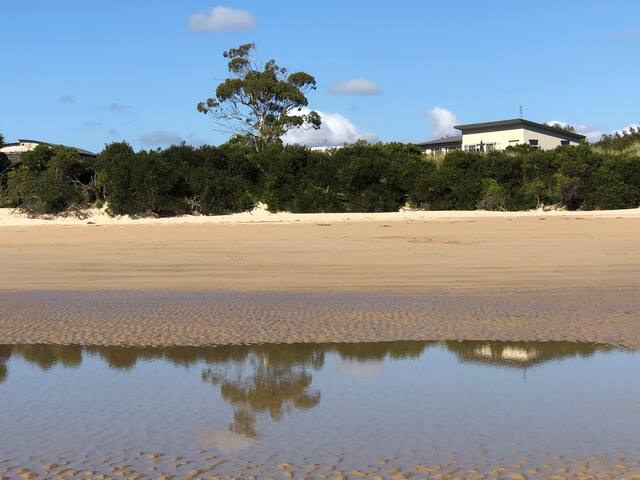 The Dunes 4 bedrooms. Amazing water beach views gallery image 3