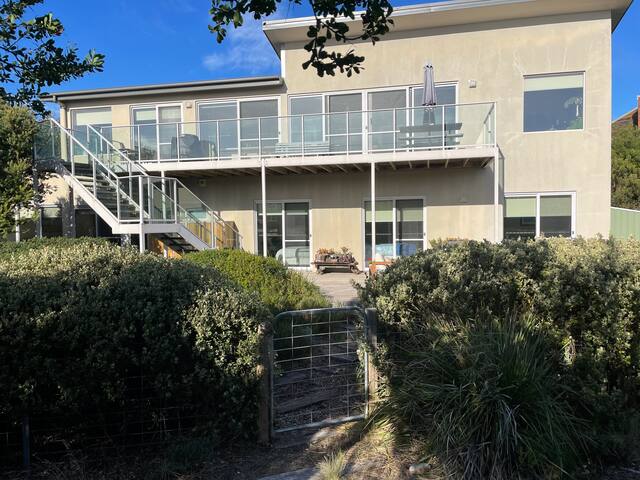 The Dunes 4 bedrooms. Amazing water beach views gallery image 2