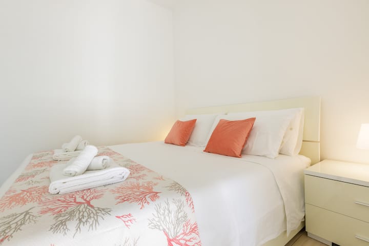 Dhomë gjumi dopio me qasje në tarracën private.