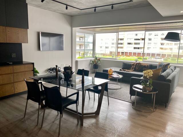 Newly Renovated Designer Apartment @ 9 Illovo gallery image 4