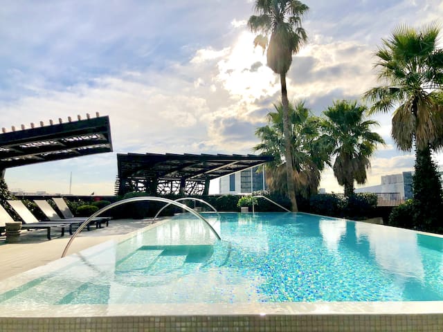 Sunsetter 2: Carpark, Outdoor Pool & Spa, Views!