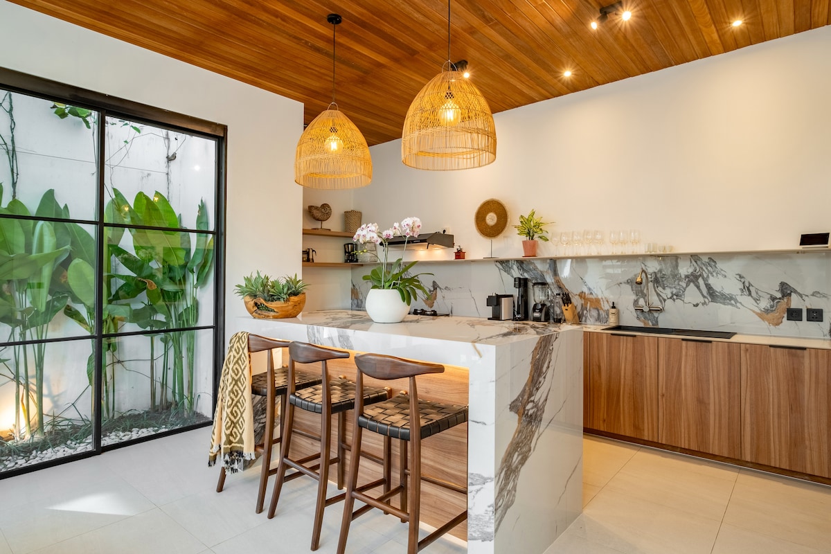 Villa in Umalas · ★4.92 · 2 bedrooms · 2 beds · 2 private baths, Airbnb comparable