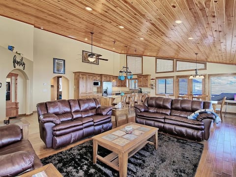 Cozy Spacious Cabin