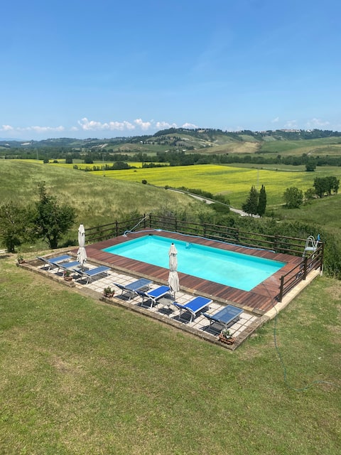 I Sorbi, Tuscany, spacious private villa with pool