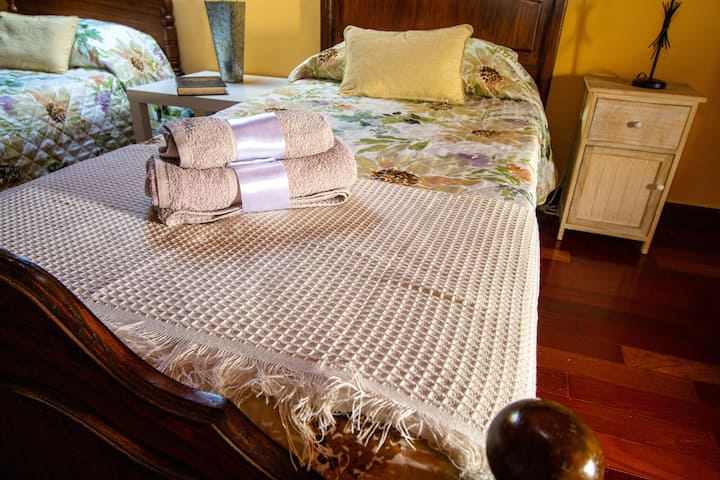 ห้องนอน 3. ชุดเครื่องซักผ้าปูที่นอนและผ้าเช็ดตัวทั้งหมดได้รับการทำความสะอาดโดยมืออาชีพ