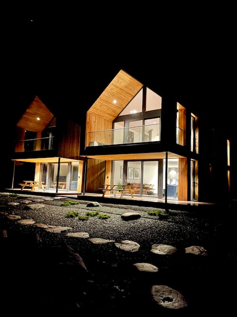 West-facing lake house on Hakallestranda in Sunnmøre