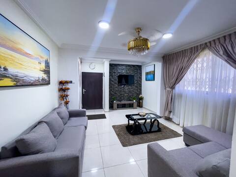 LeChique Lodge: 2-Bedroom Apt. in Borteyman, Accra