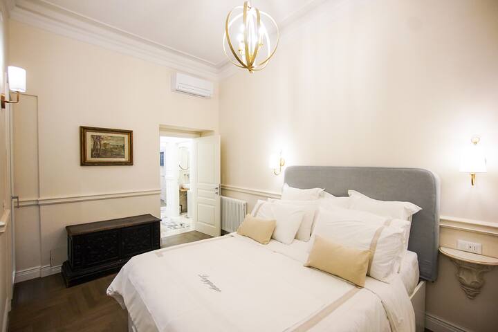 Spadalux Apartment – 3 BR 4 Bath Luxury Florence gallery image 4