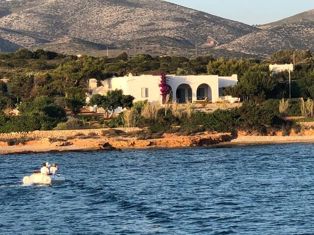 Seaside Dream Villa, Waterfront Villa in Paros