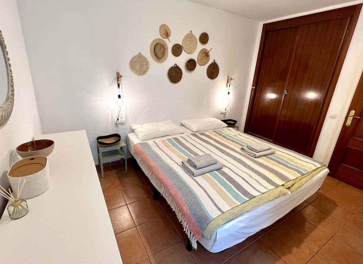 Room 1 with 180cm wide bed