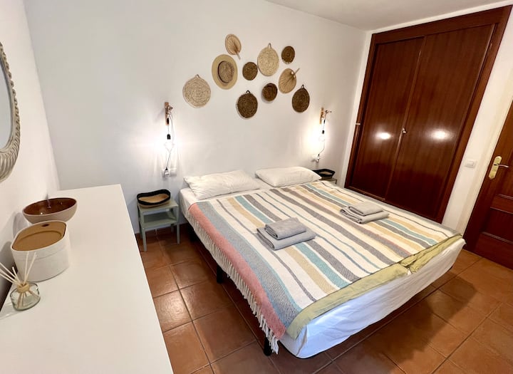 Room 1 with 180cm wide bed