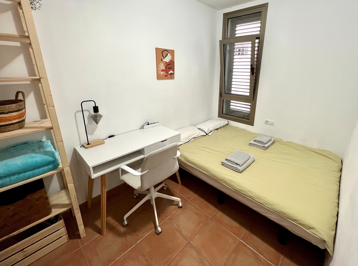 Room 2 with 140cm wide bed