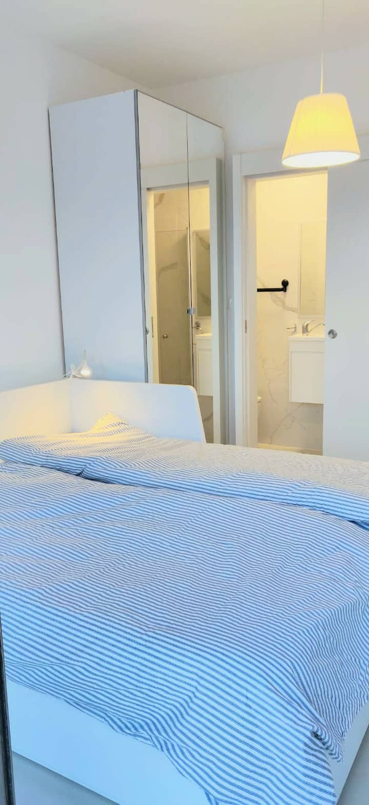 Dhoma 3 me qasje në terrasse - me banjën e saj private (dush) dhe tualetet - 2 të rritur