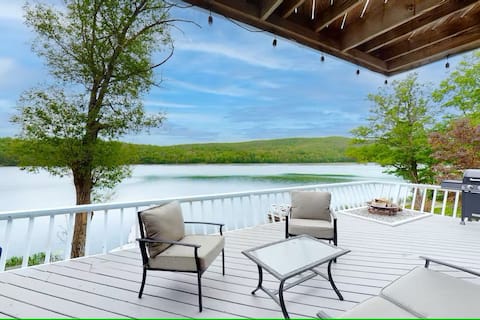 VT Lakefront Retreat Private Dock, Golf Sim & More