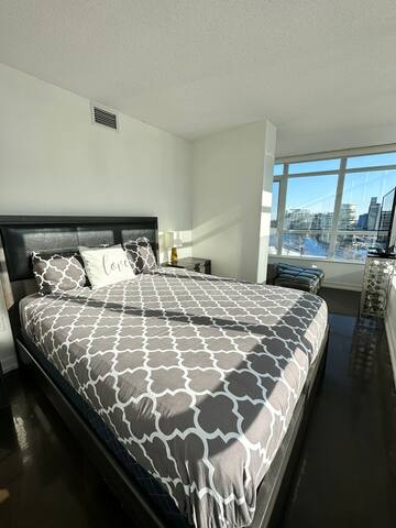 Stylish 3 Bdrm Downtown Toronto gallery image 5