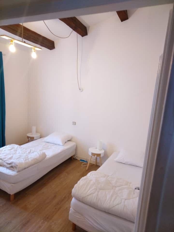 Dormitorio 2: 2 camas 1 persona 90 cm