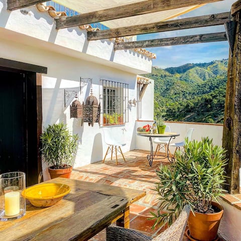 Finca Flores, charming cottage with sea view