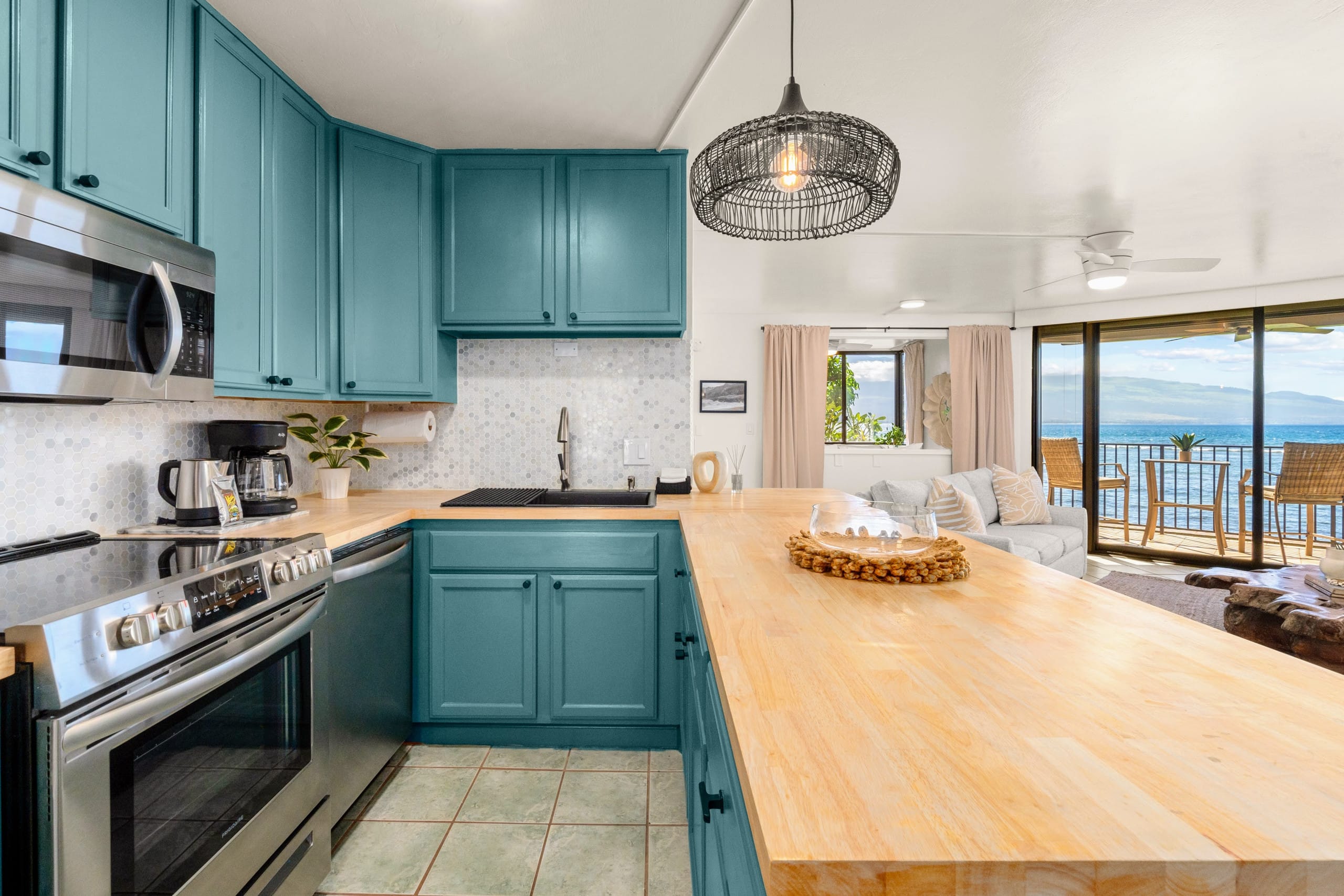 Condo in Wailuku · ★4.98 · 1 bedroom · 2 beds · 1 bath - Image 11