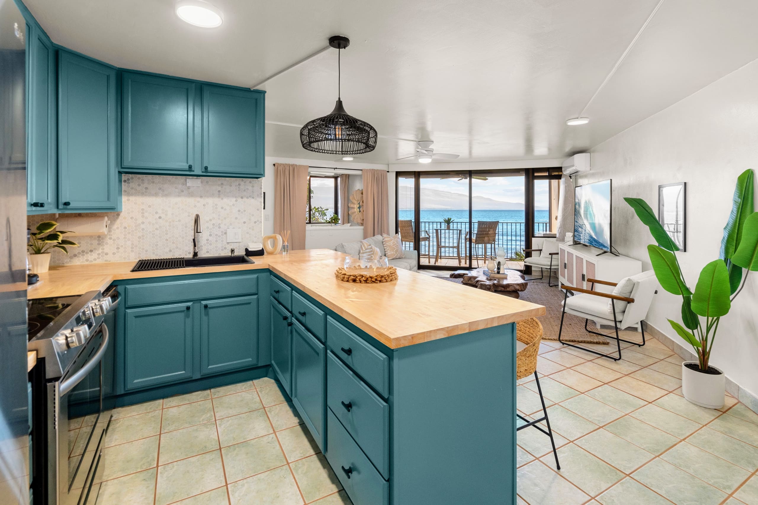 Condo in Wailuku · ★4.98 · 1 bedroom · 2 beds · 1 bath - Image 12