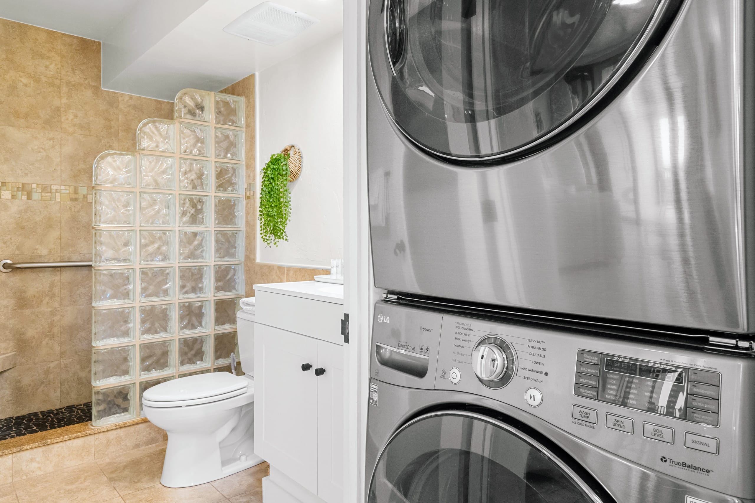 Condo in Wailuku · ★4.98 · 1 bedroom · 2 beds · 1 bath - Image 21