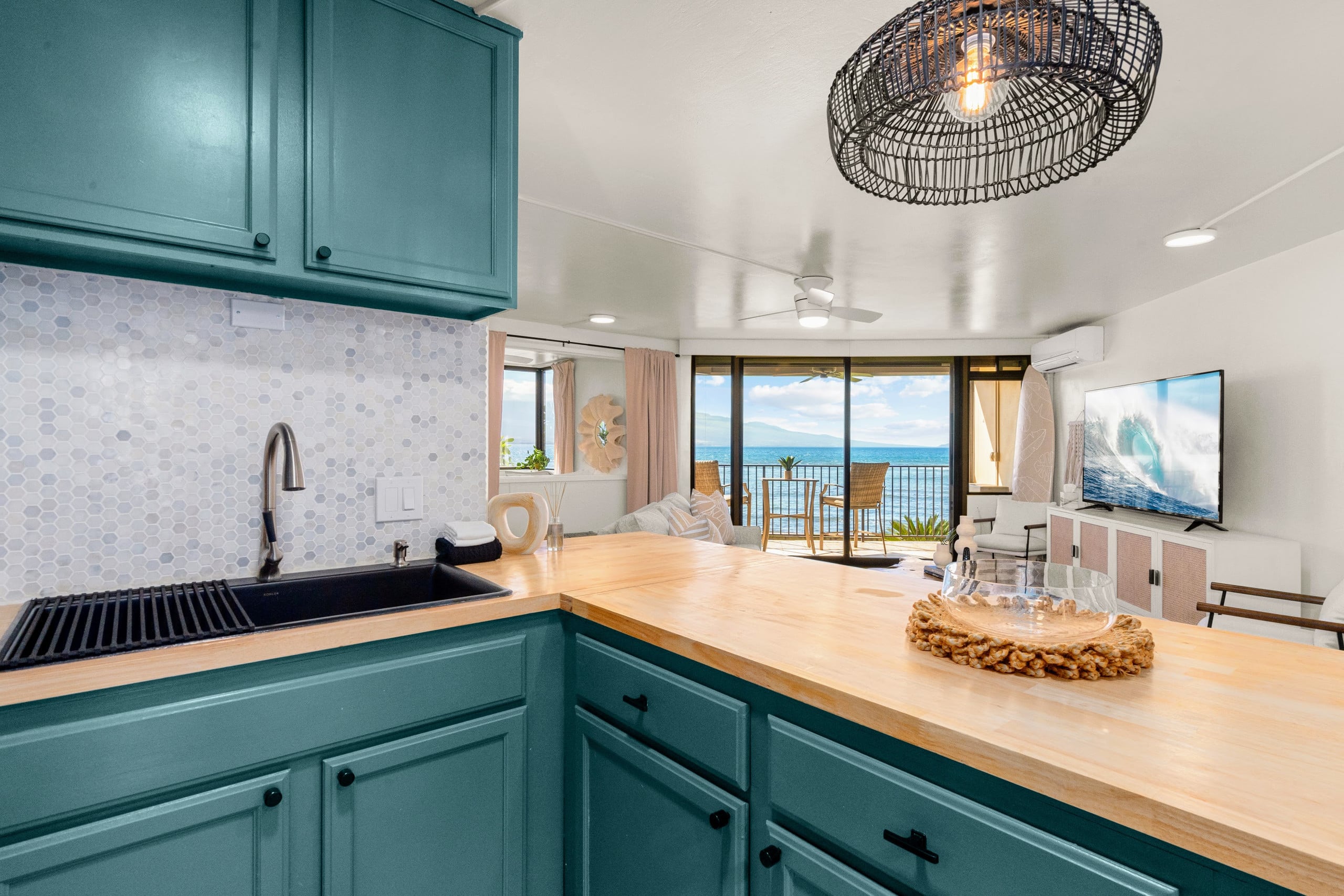 Condo in Wailuku · ★4.98 · 1 bedroom · 2 beds · 1 bath - Image 10