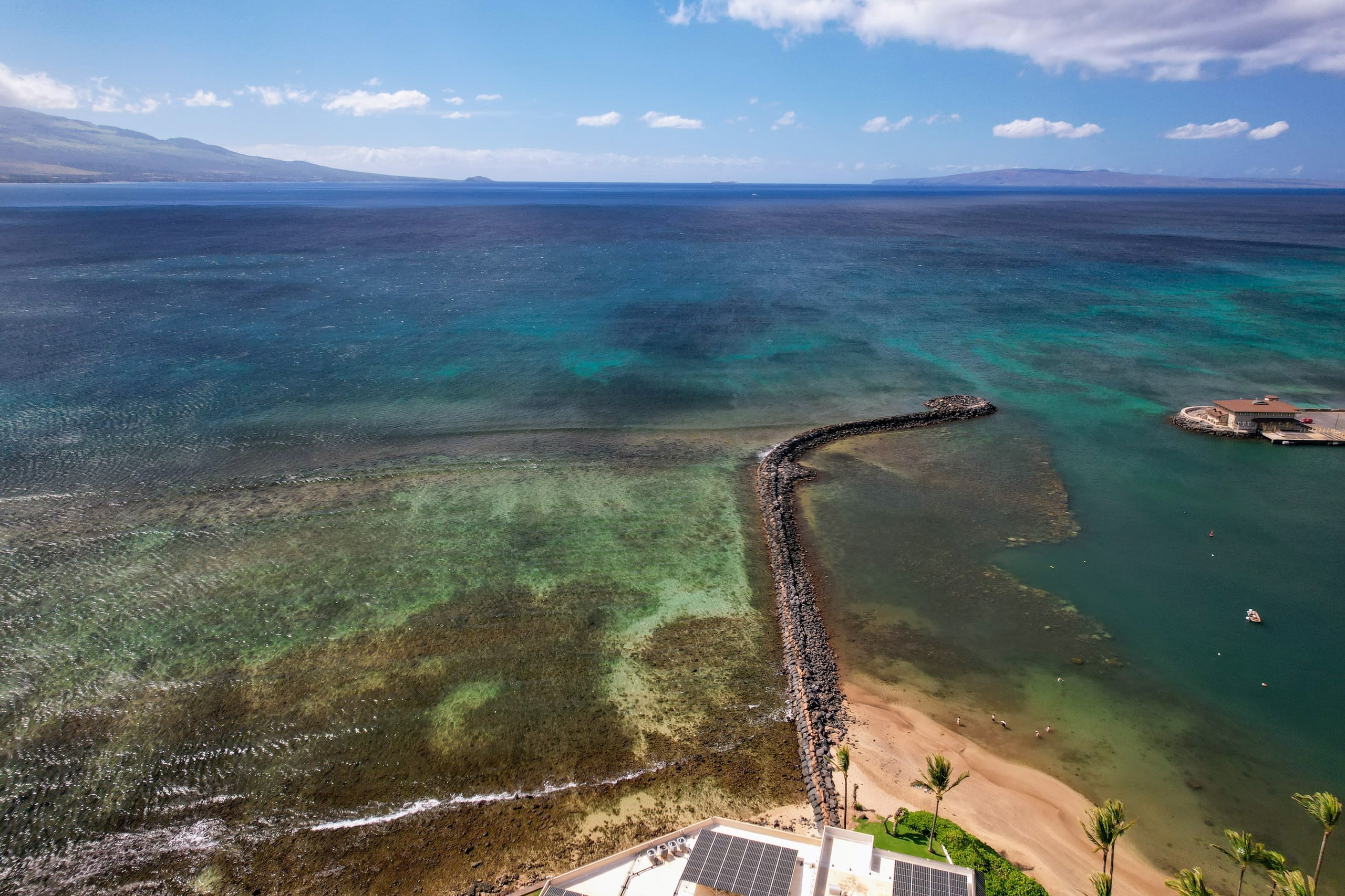 Condo in Wailuku · ★4.98 · 1 bedroom · 2 beds · 1 bath - Image 24