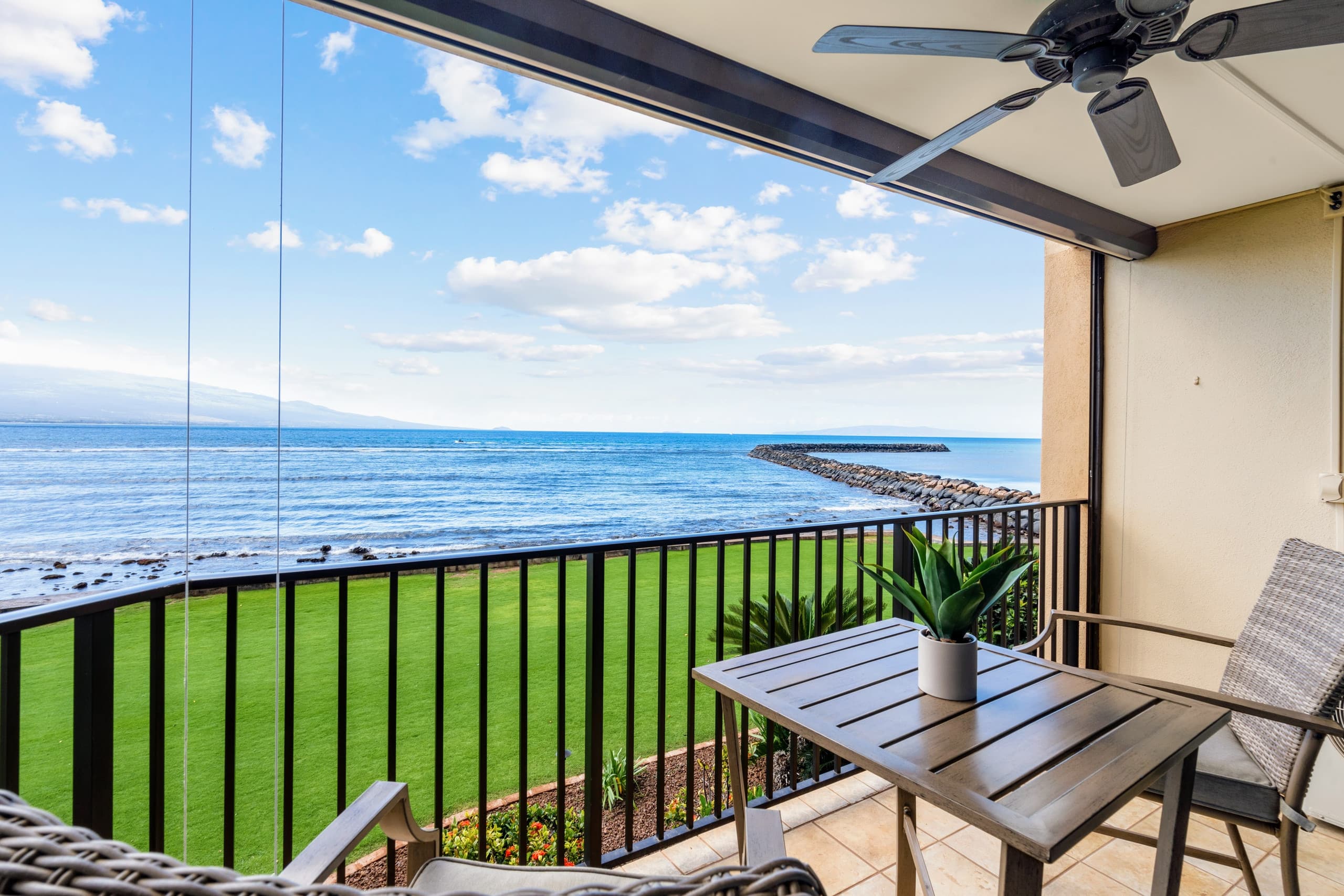Condo in Wailuku · ★4.98 · 1 bedroom · 2 beds · 1 bath - Image 19