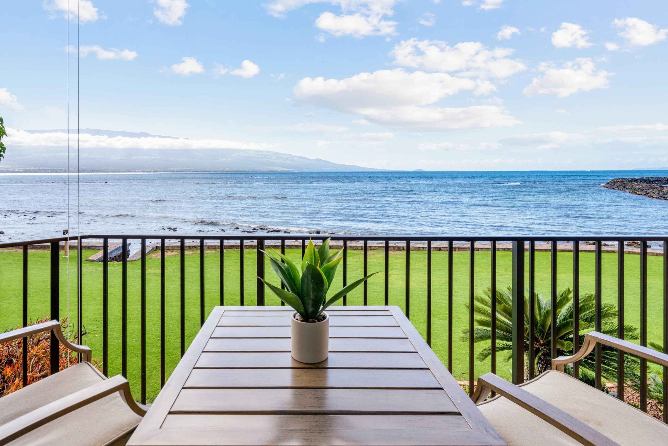 Condo in Wailuku · ★4.98 · 1 bedroom · 2 beds · 1 bath - Image 17